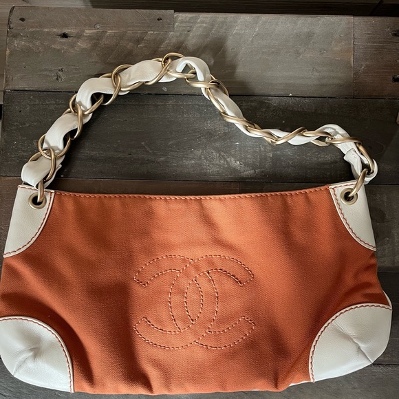 Chanel Chunky Chain Shoulder Bag - Picture 2 of 14